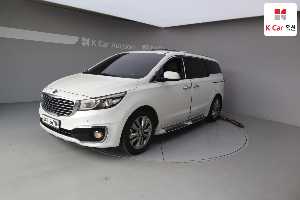 Kia New Carnival - 1