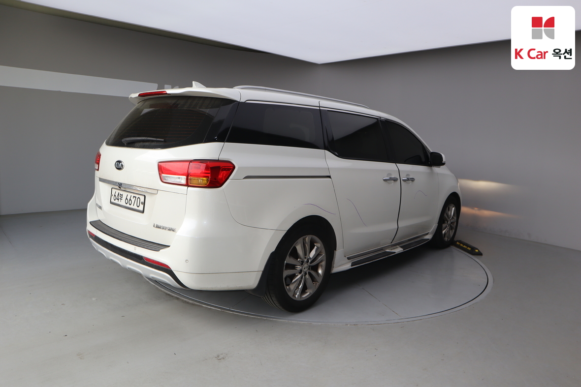 Kia New Carnival - 2