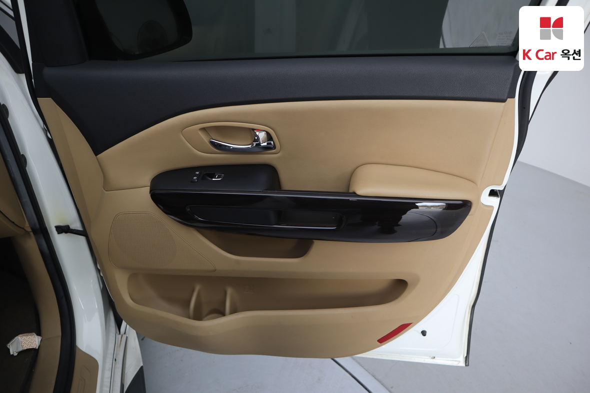 Kia New Carnival - 33