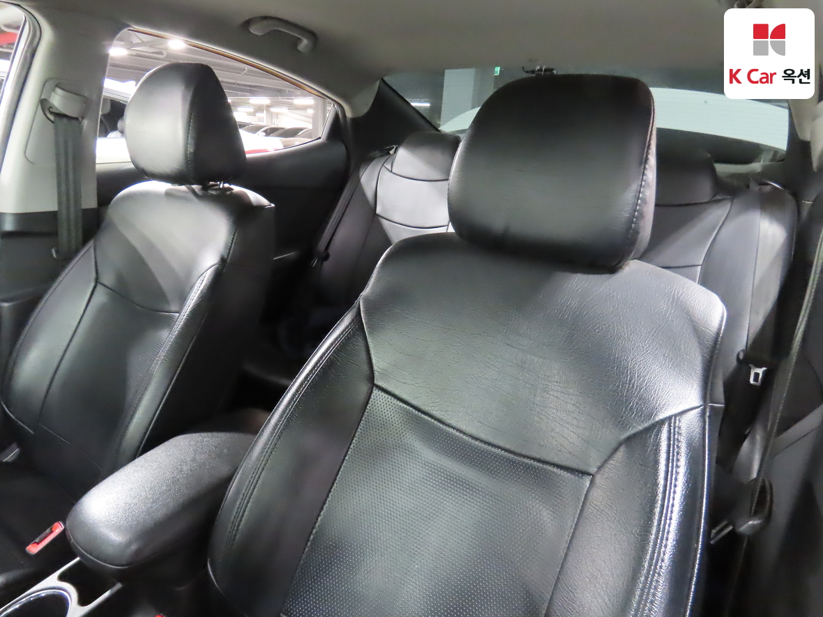 هيونداي إلانترا 2011 - صورة 18