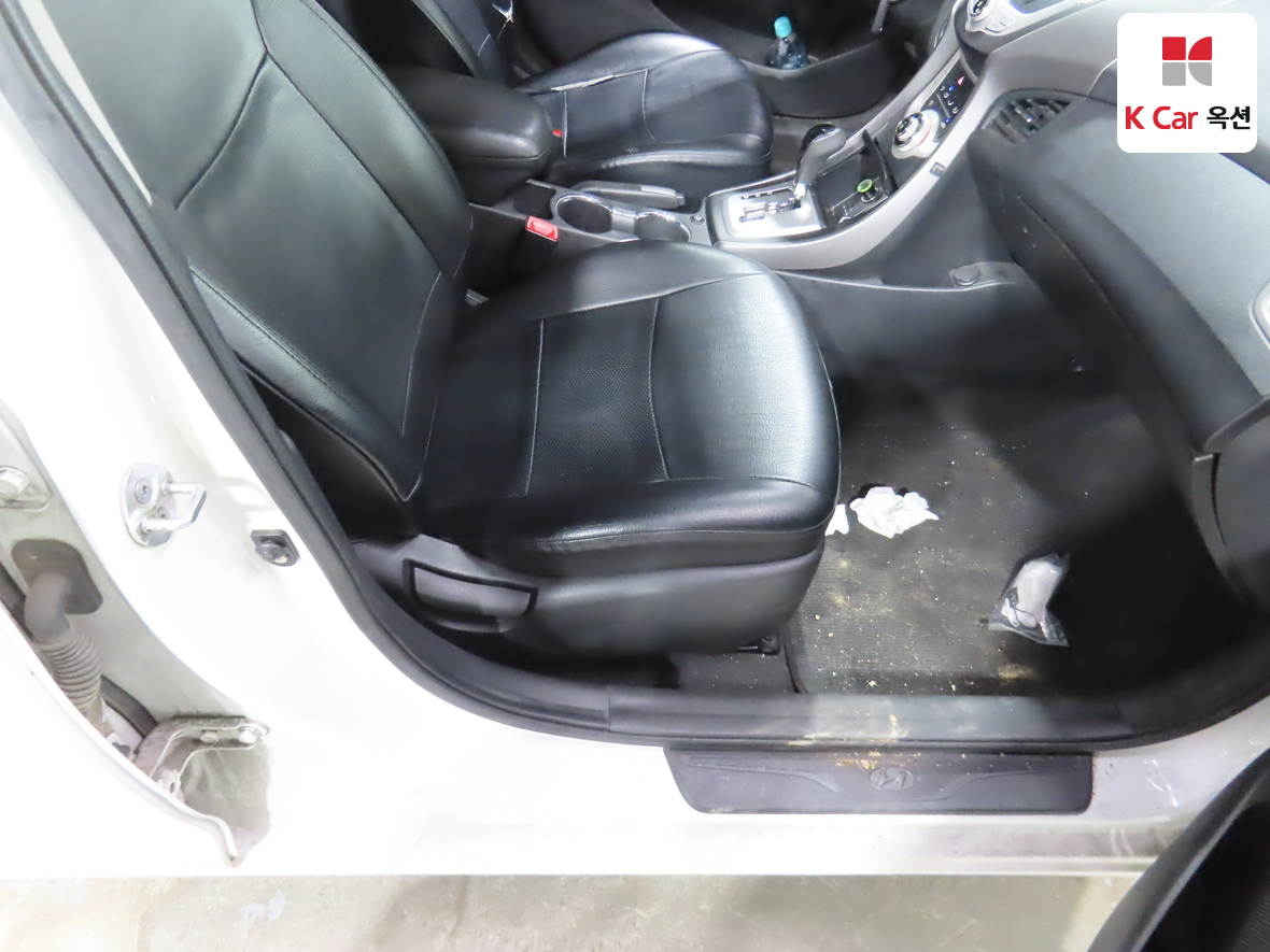 هيونداي إلانترا 2011 - صورة 28