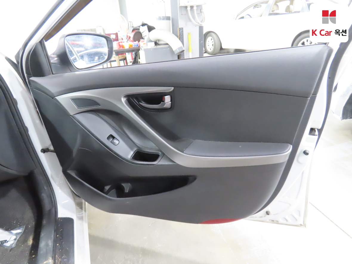 هيونداي إلانترا 2011 - صورة 27