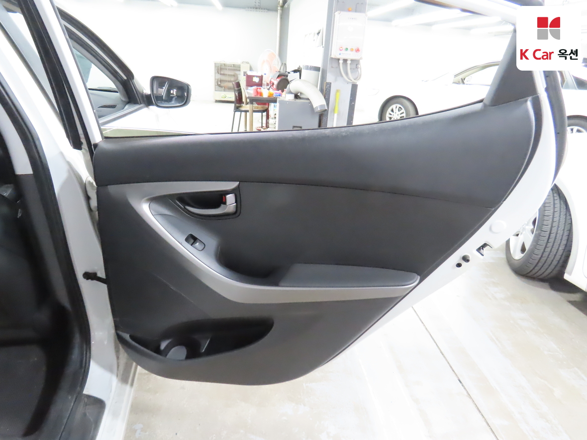 هيونداي إلانترا 2011 - صورة 25