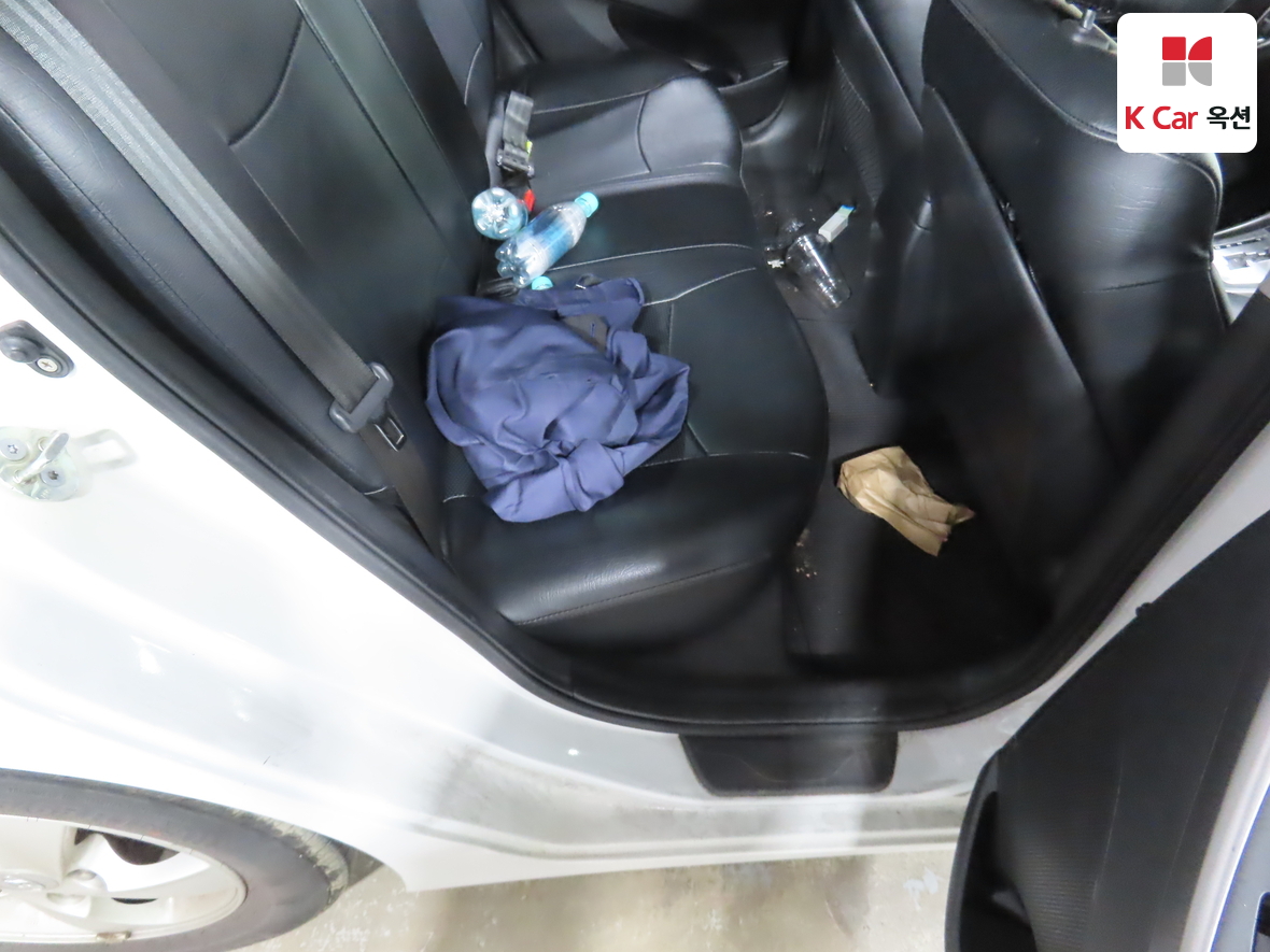 هيونداي إلانترا 2011 - صورة 26