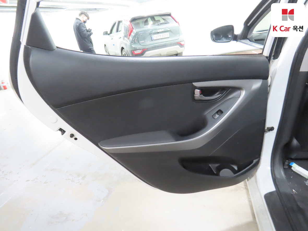 هيونداي إلانترا 2011 - صورة 21