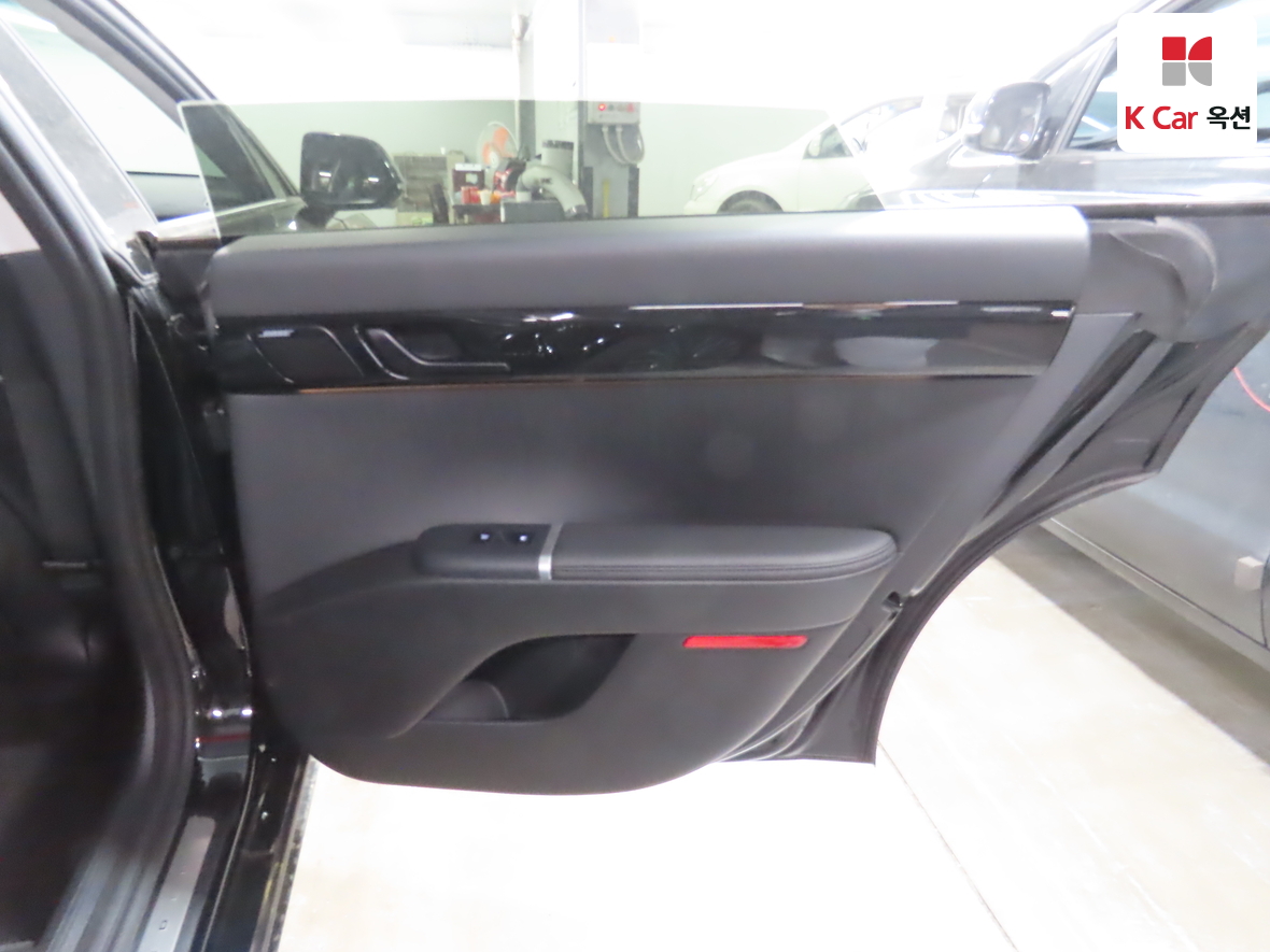 Hyundai AZERA 2023 - Image 28