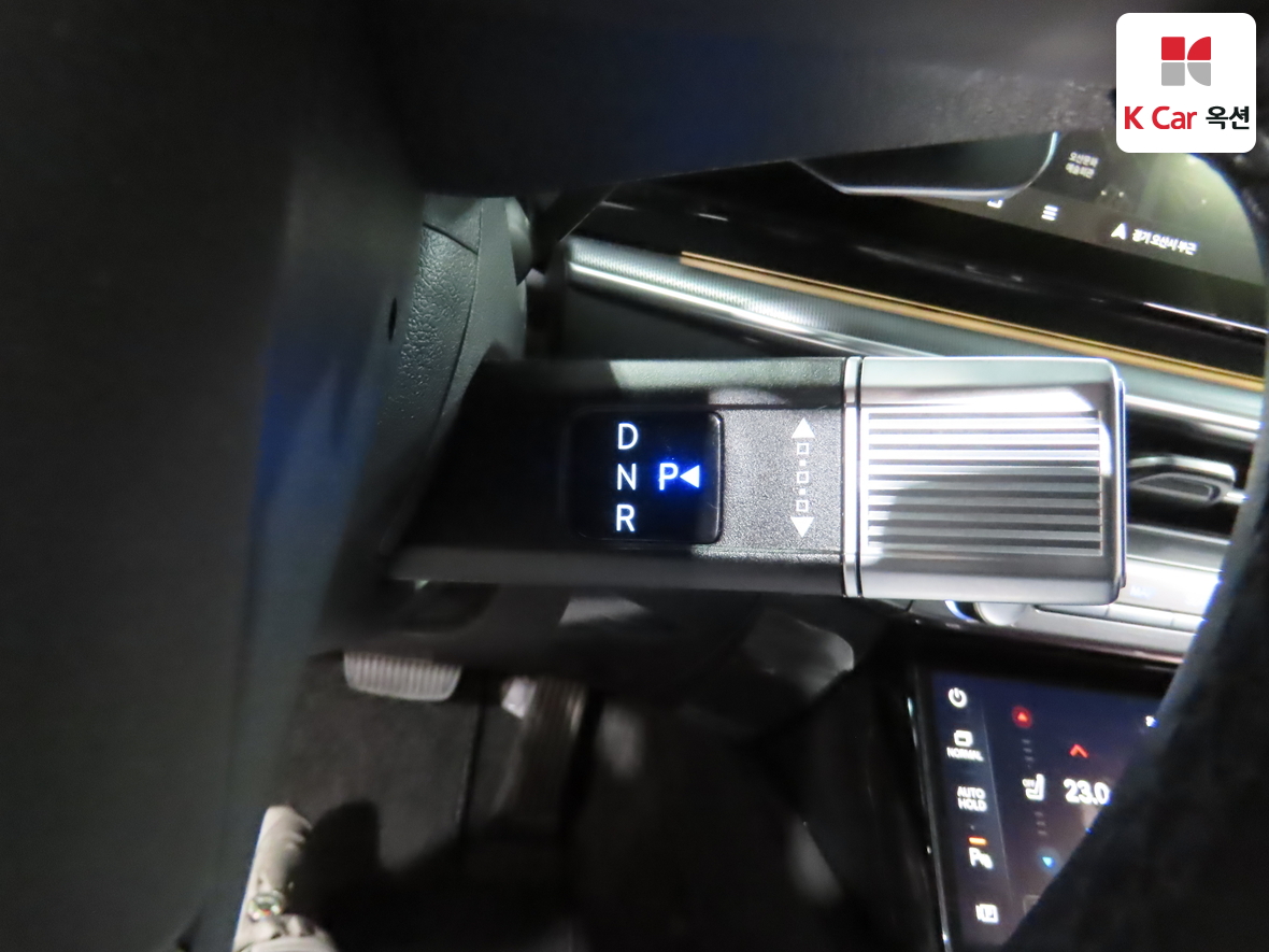 Hyundai AZERA 2023 - Image 16