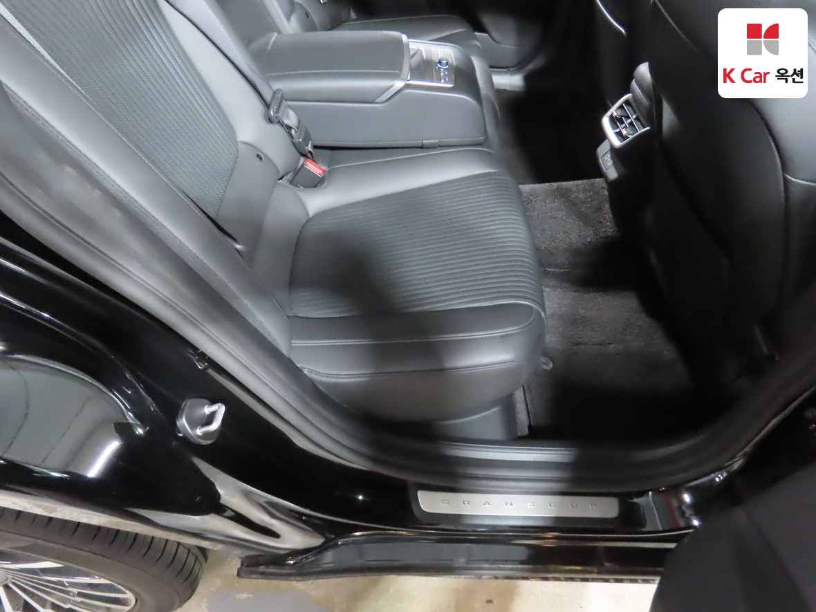 Hyundai AZERA 2023 - Image 29