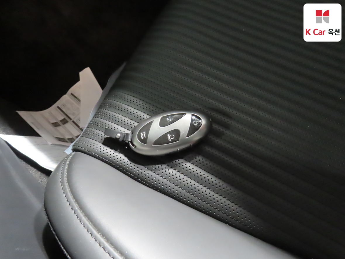 Hyundai AZERA 2023 - Image 17