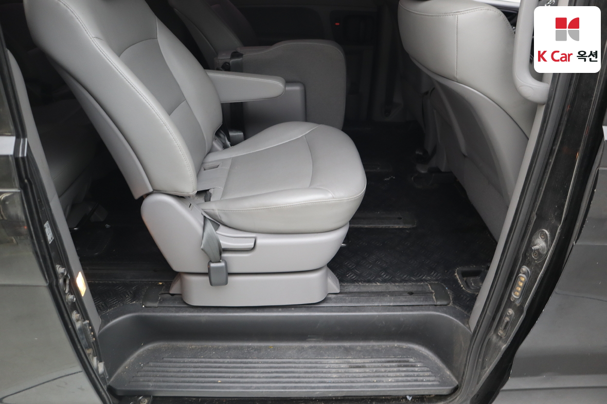 Hyundai Grand Starex - 25