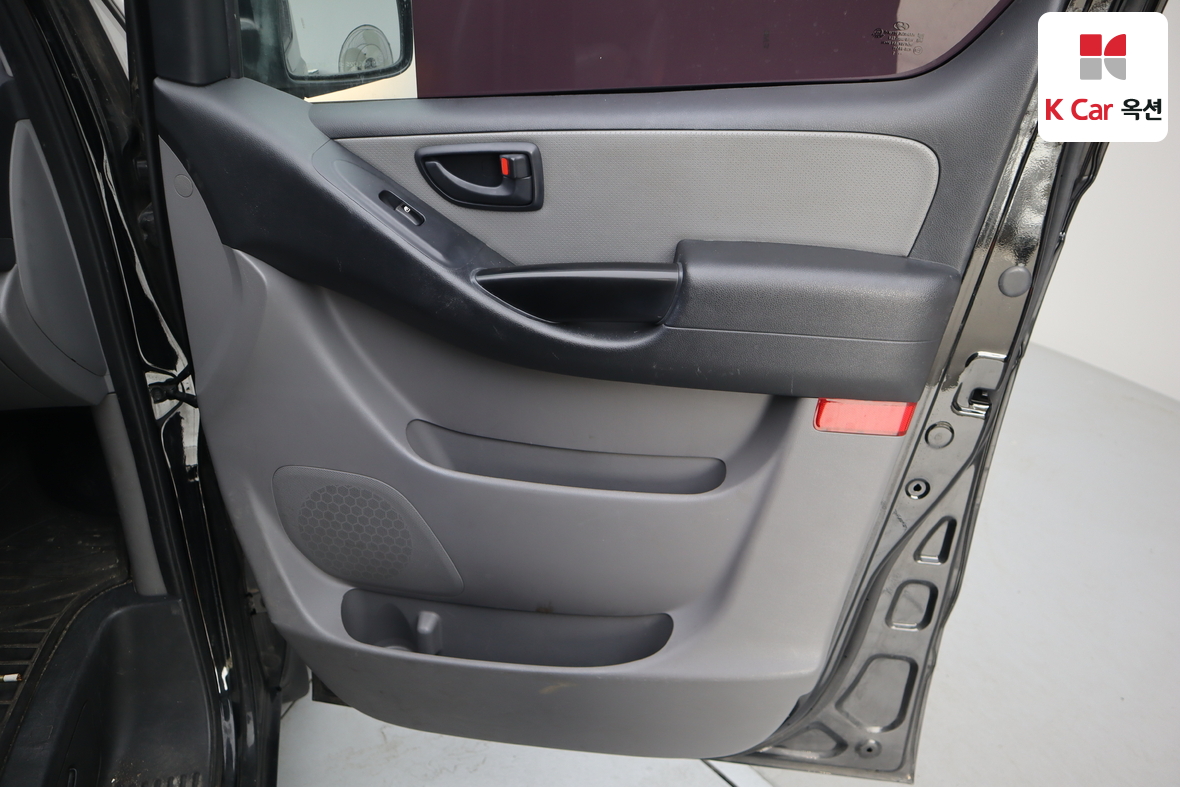 Hyundai Grand Starex - 26