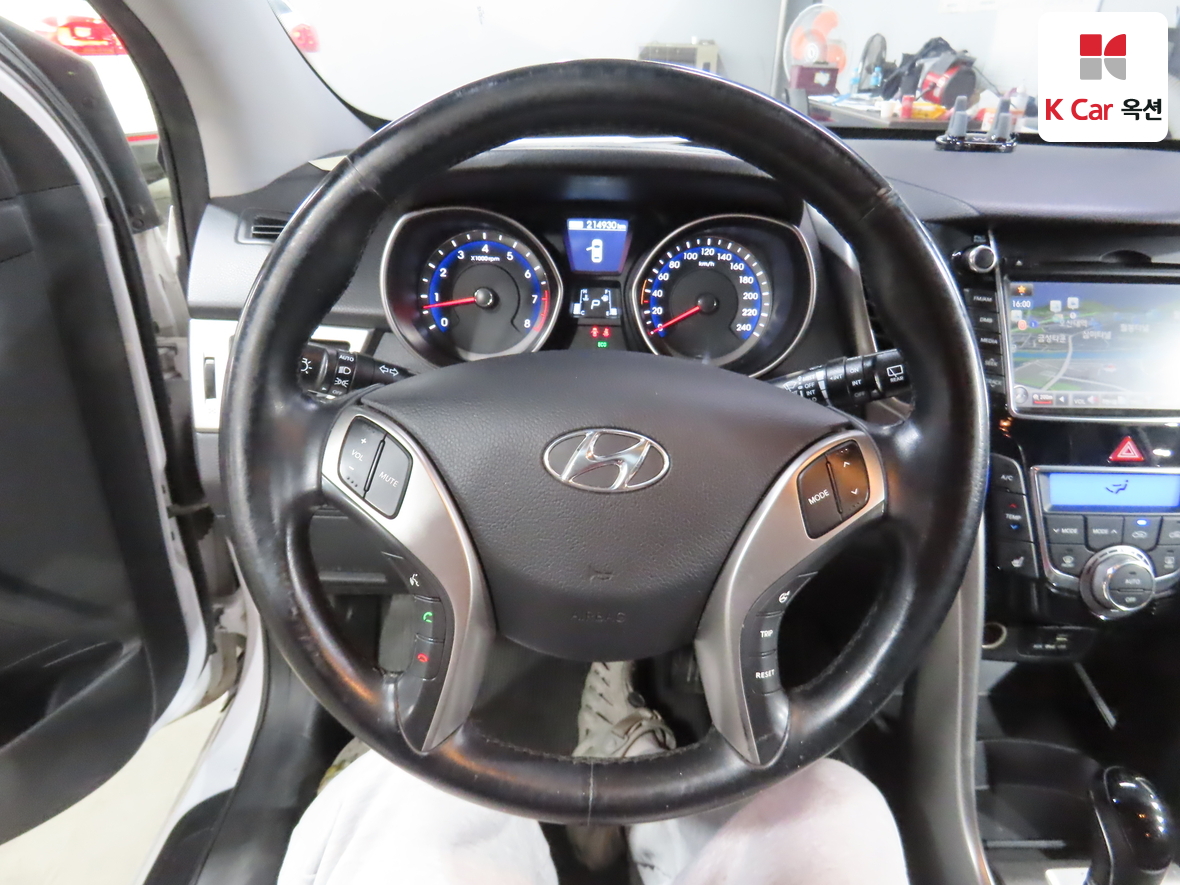 Hyundai i30 2015 - Image 10