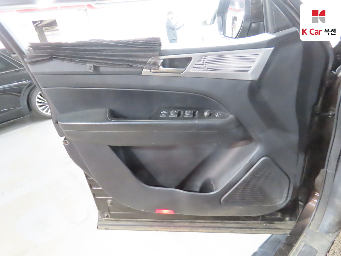 KG Mobility Rexton Sports 2019 - Image 8
