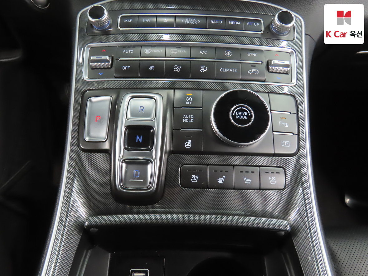 Hyundai SANTAFE 2021 - Image 16