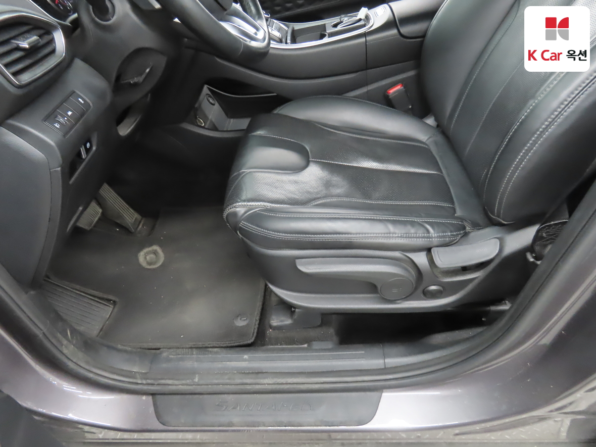 Hyundai SANTAFE 2021 - Image 18