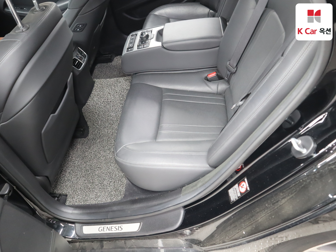 Genesis G80 2017 - Image 23