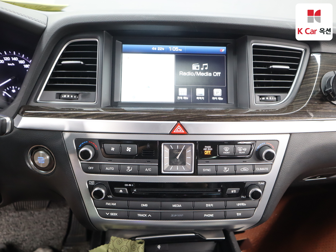 Genesis G80 2017 - Image 6