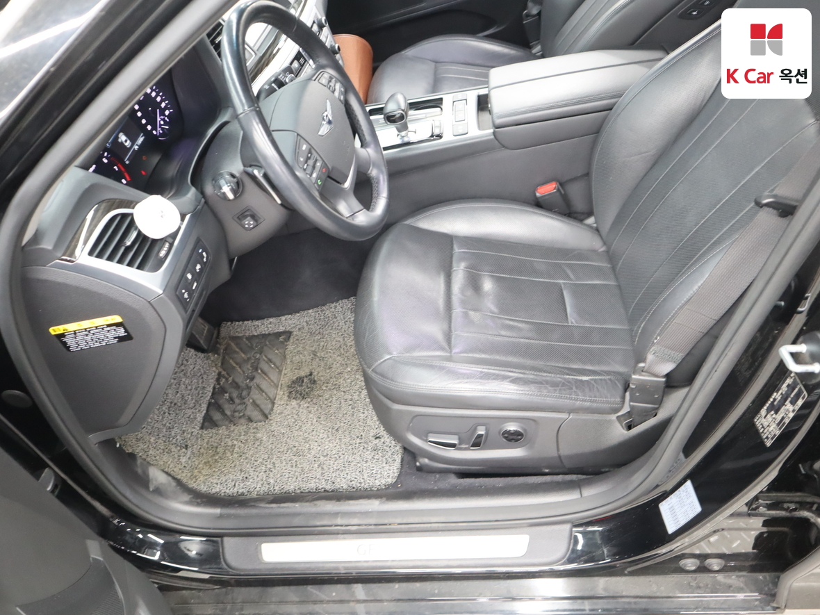 Genesis G80 2017 - Image 18