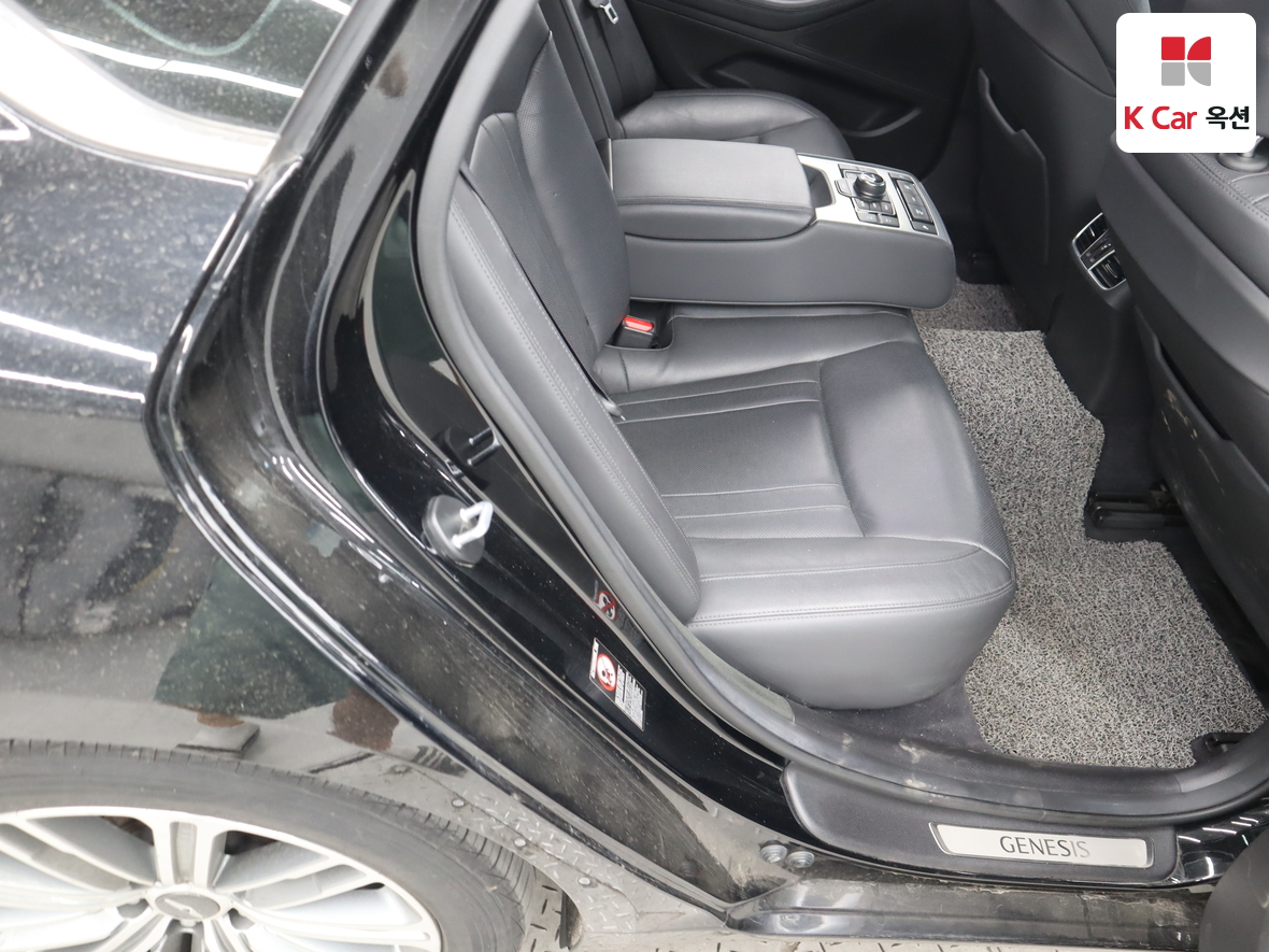 Genesis G80 2017 - Image 27