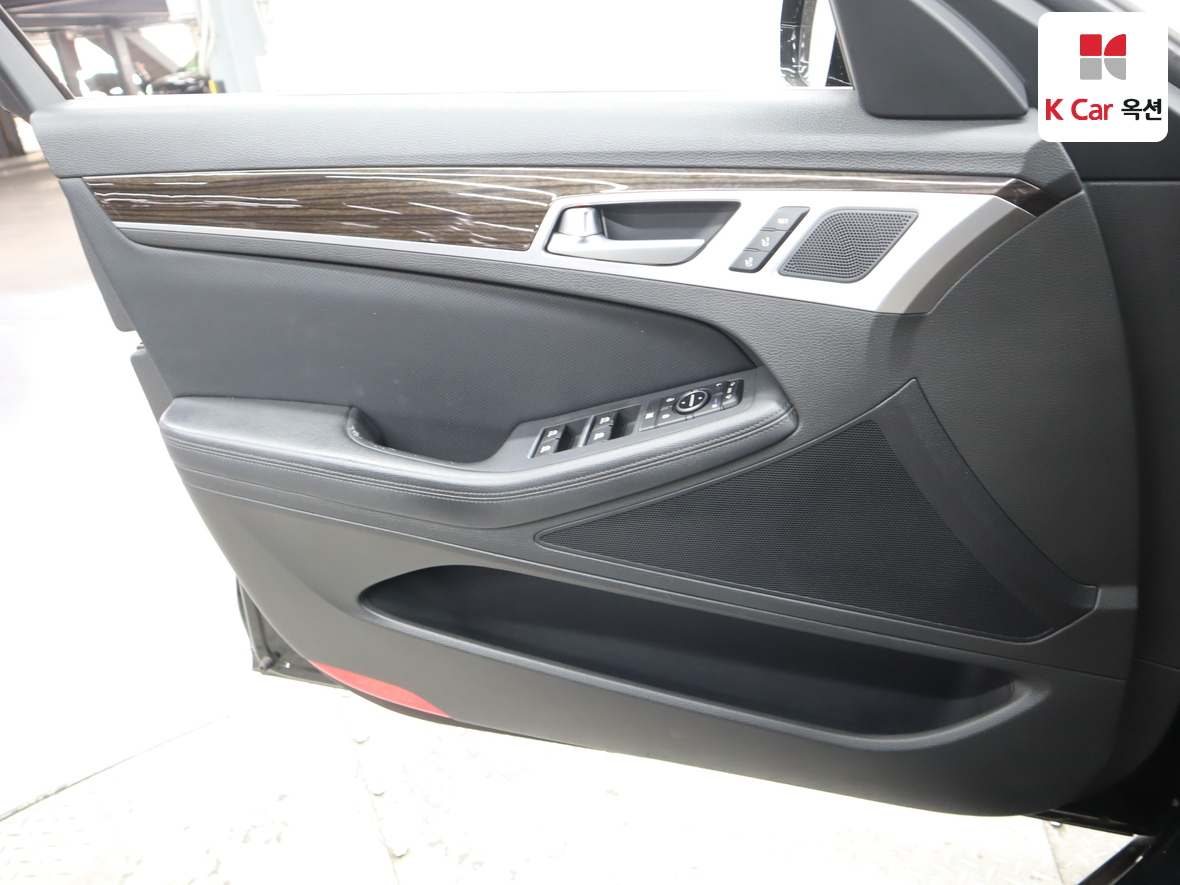 Genesis G80 2017 - Image 8