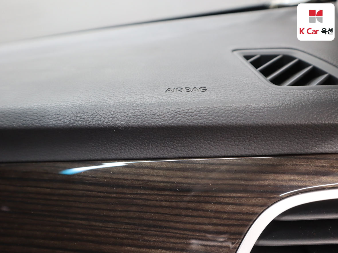 Genesis G80 2017 - Image 30