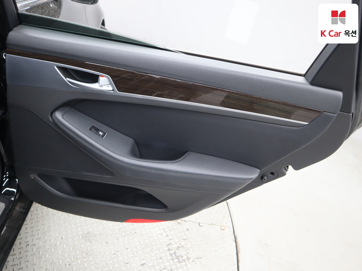 Genesis G80 2017 - Image 26