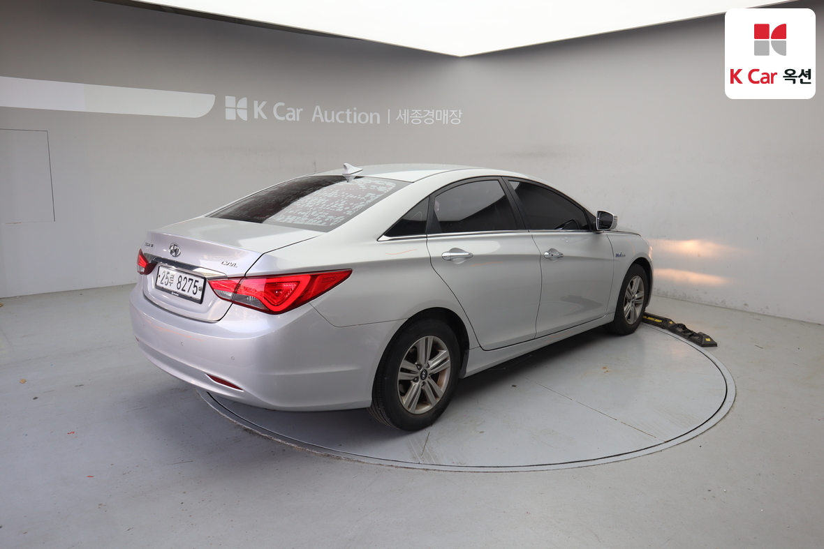 Hyundai Sonata - 2