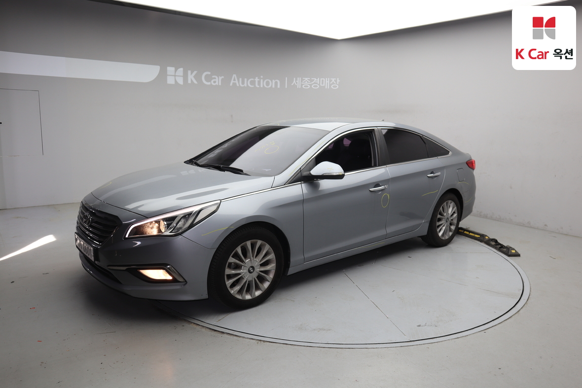 Hyundai Sonata - 1