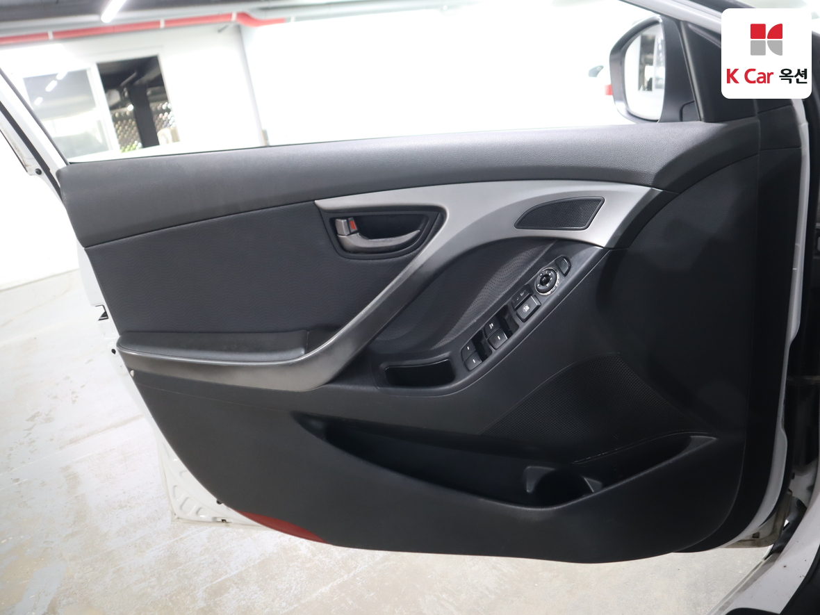 Hyundai Elantra 2011 - Image 8