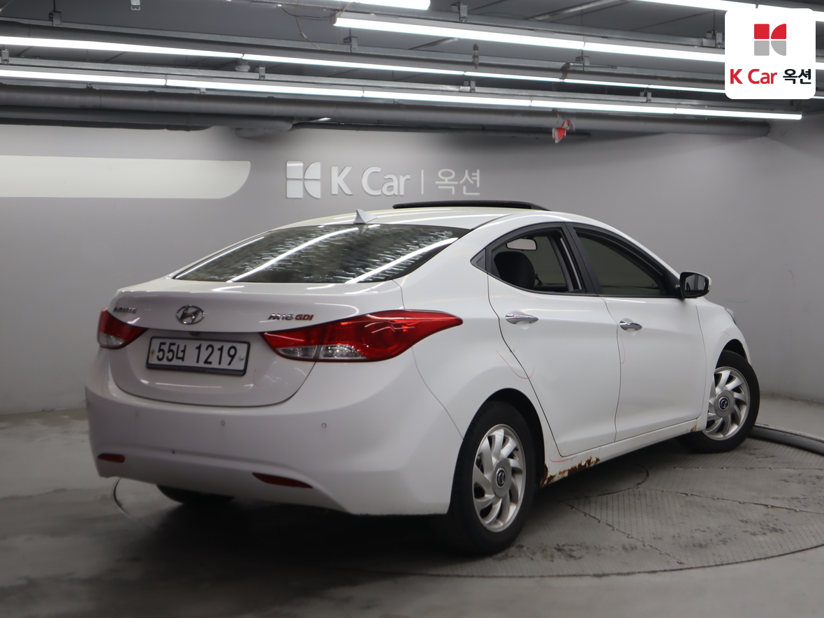 Hyundai Elantra 2011 - Image 2