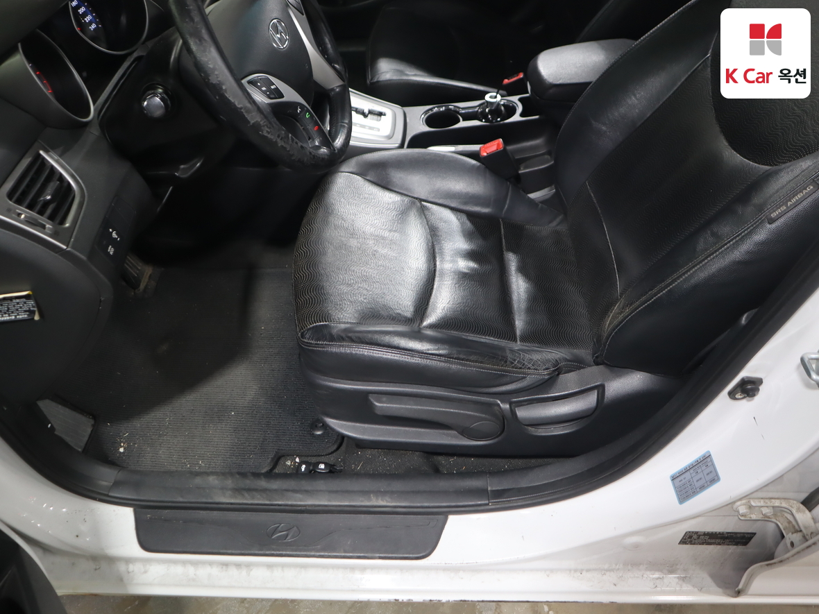 Hyundai Elantra 2011 - Image 18