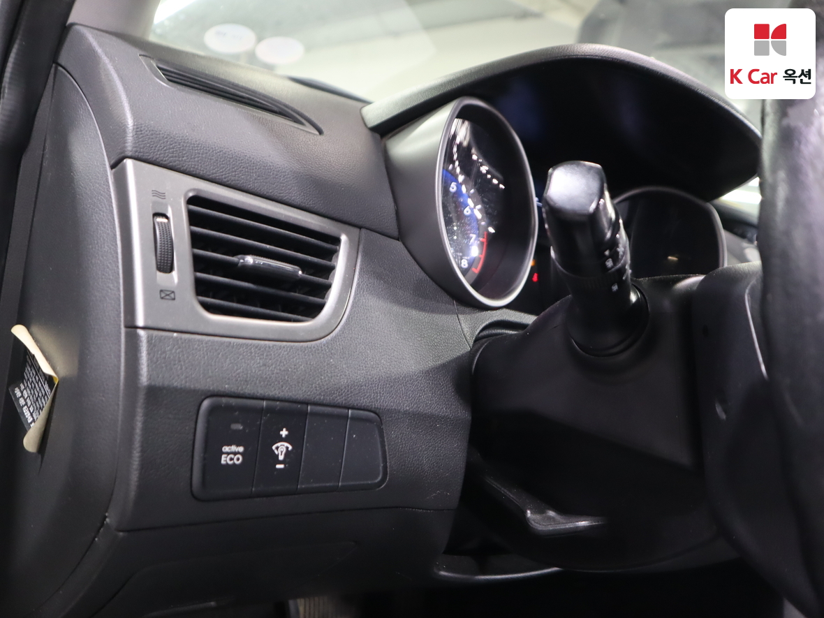 Hyundai Elantra 2011 - Image 9