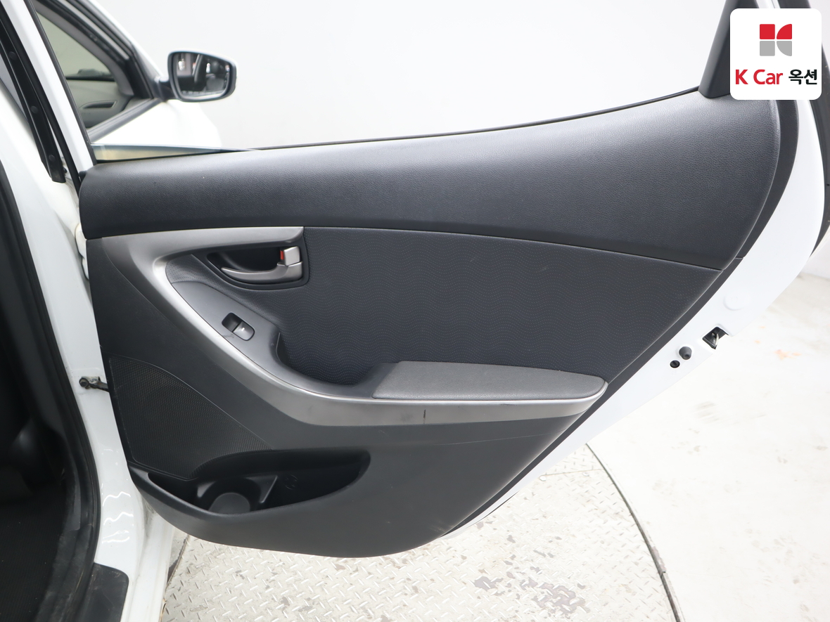 Hyundai Elantra 2011 - Image 28