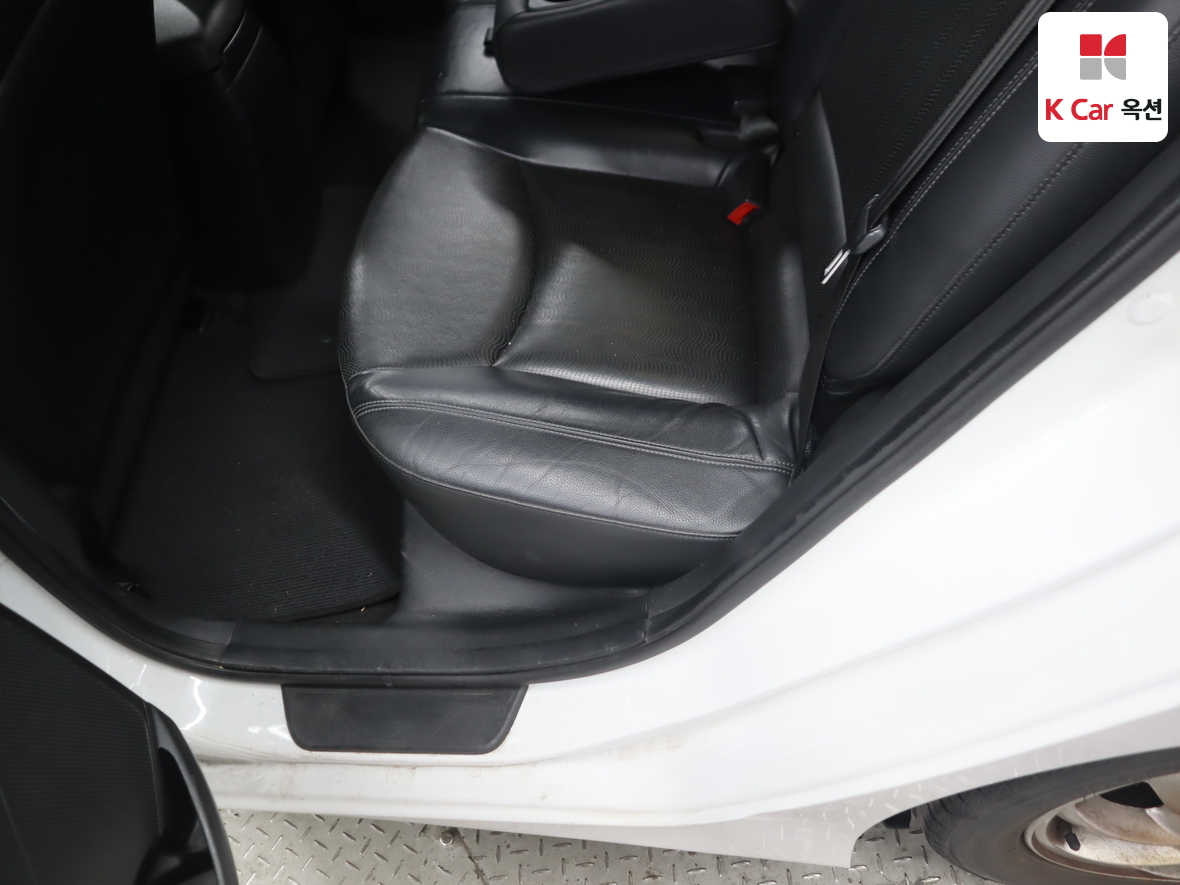 Hyundai Elantra 2011 - Image 25