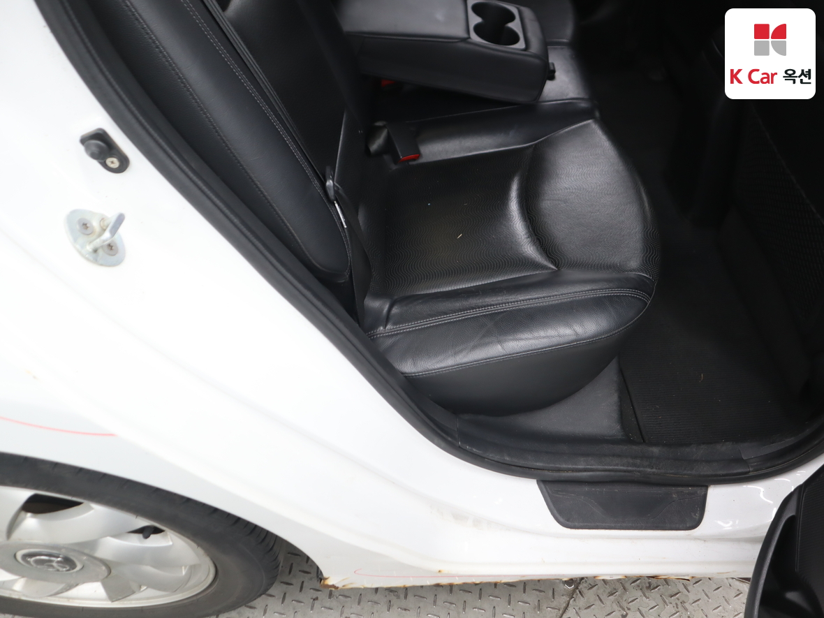 Hyundai Elantra 2011 - Image 29