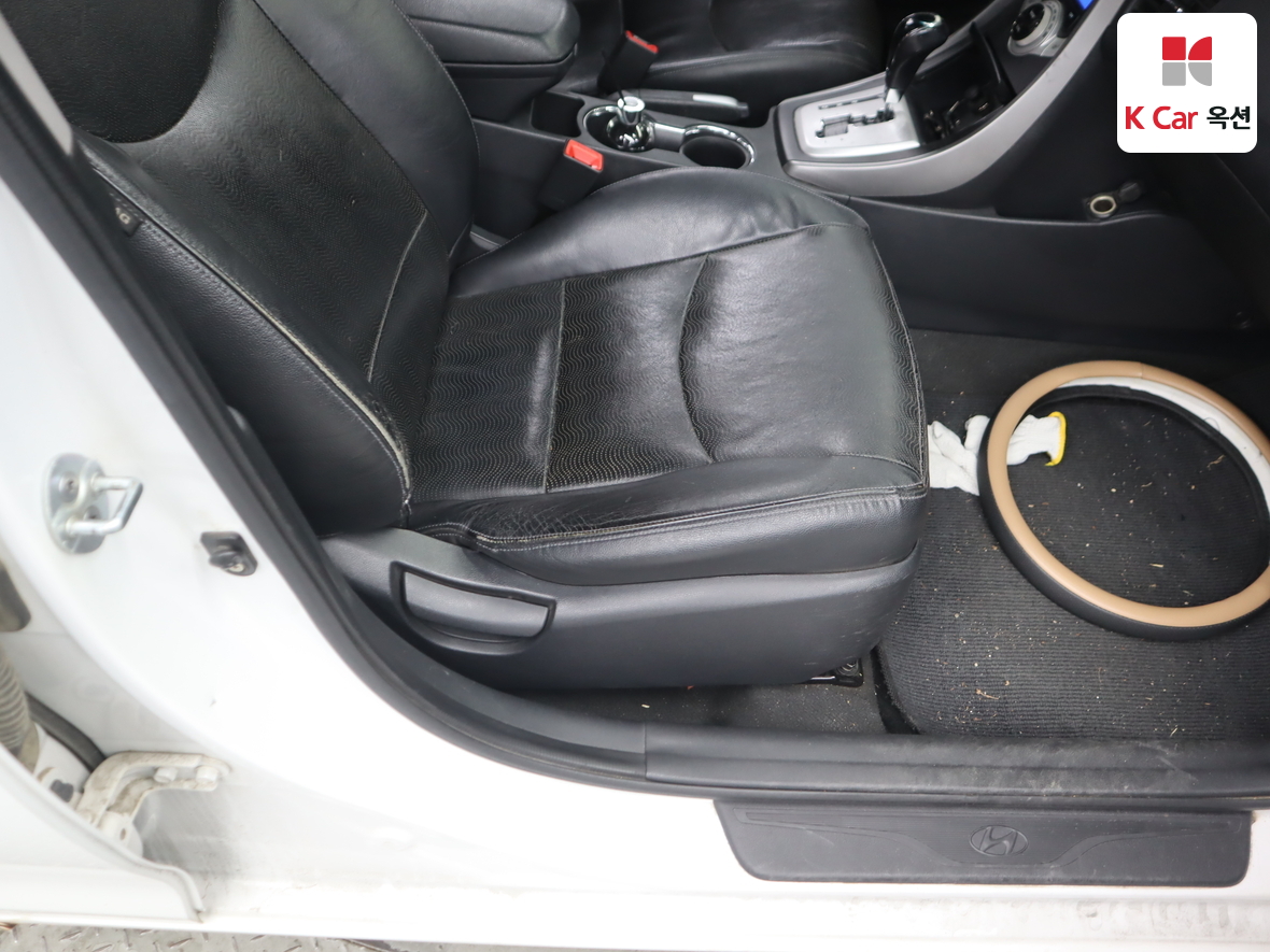 Hyundai Elantra 2011 - Image 31