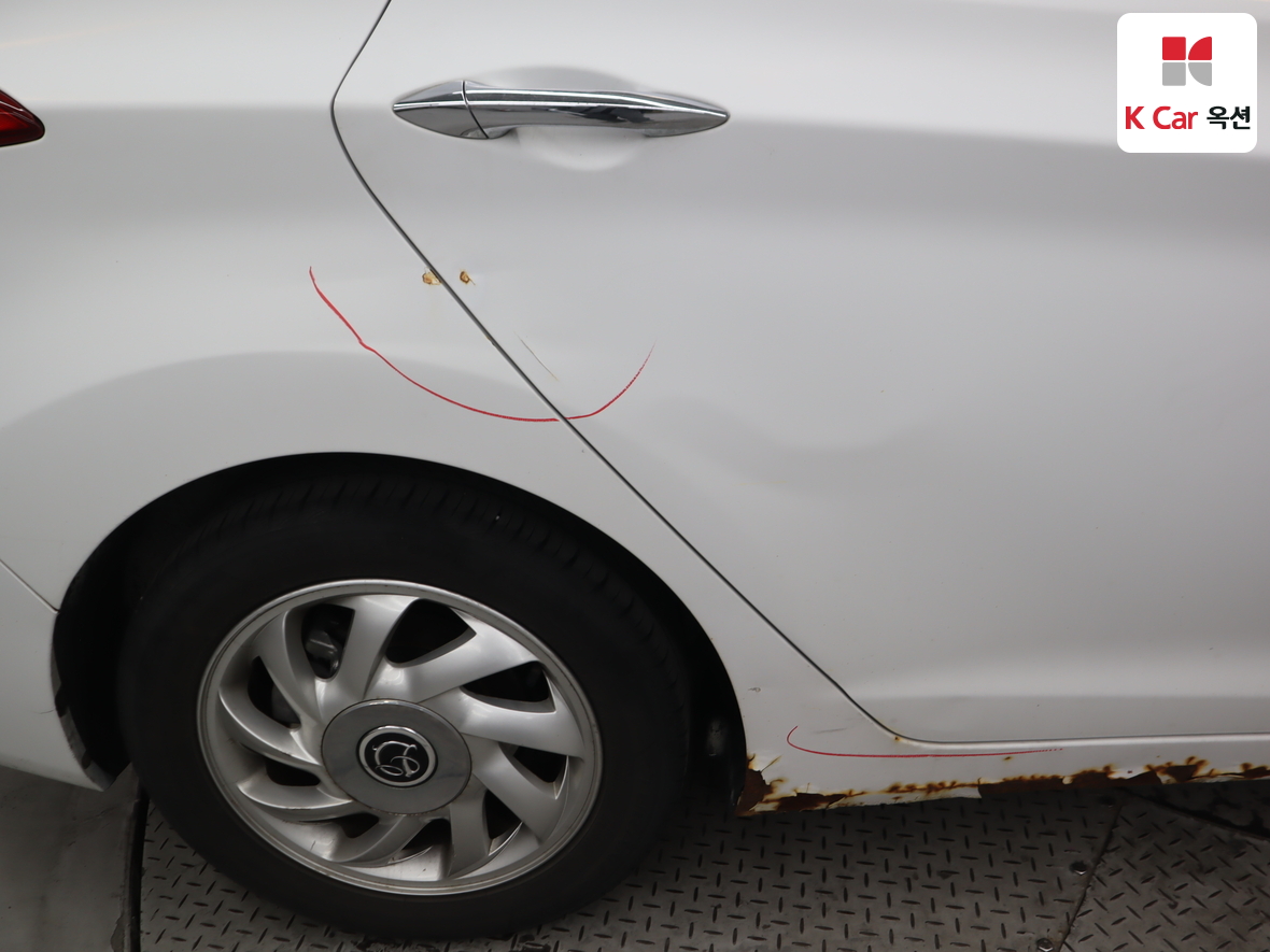 Hyundai Elantra 2011 - Image 42