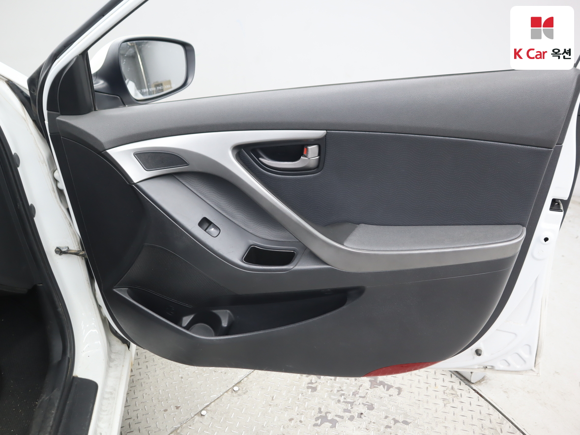 Hyundai Elantra 2011 - Image 30