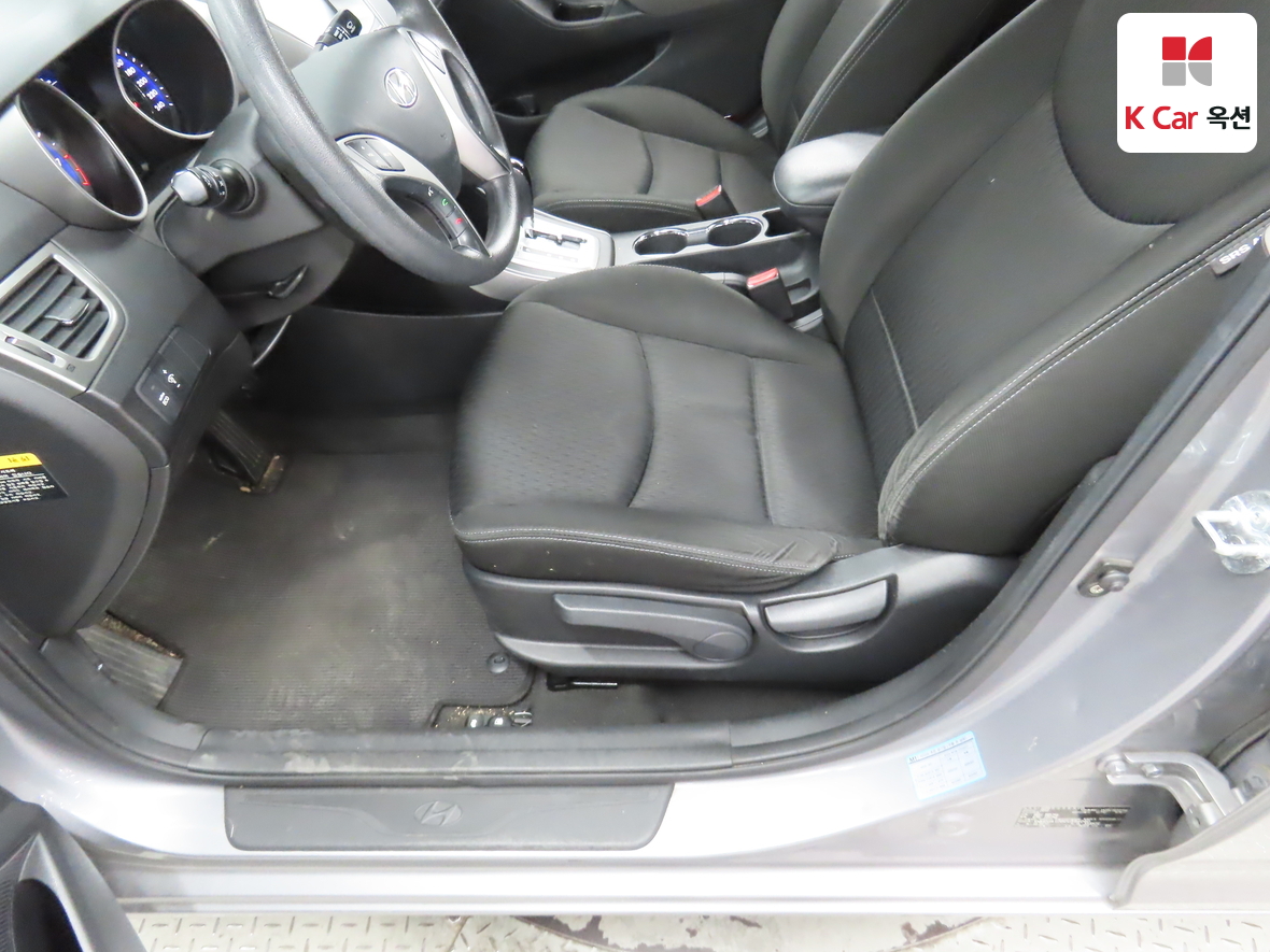 Hyundai Elantra 2012 - Image 17