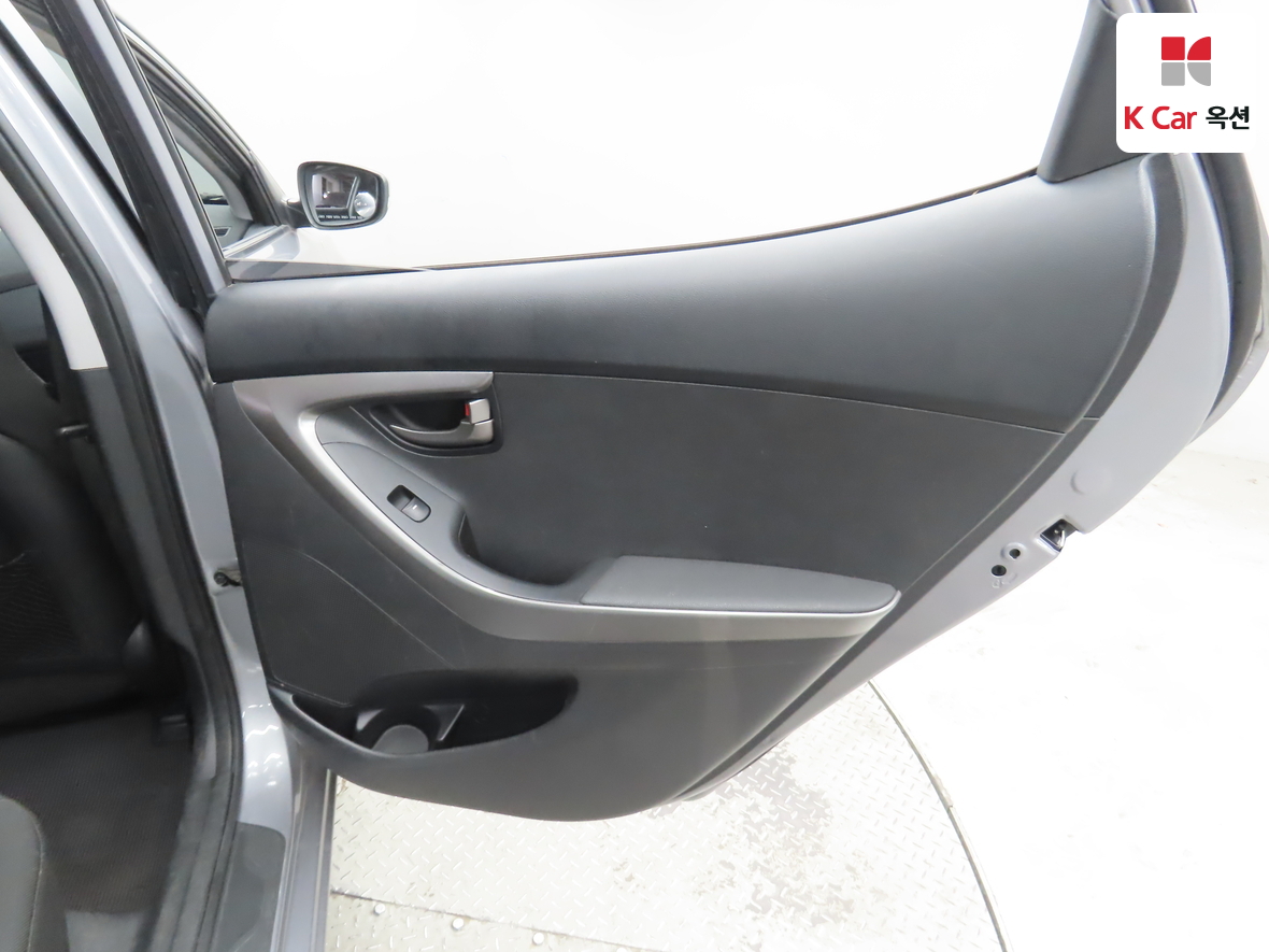 Hyundai Elantra 2012 - Image 25