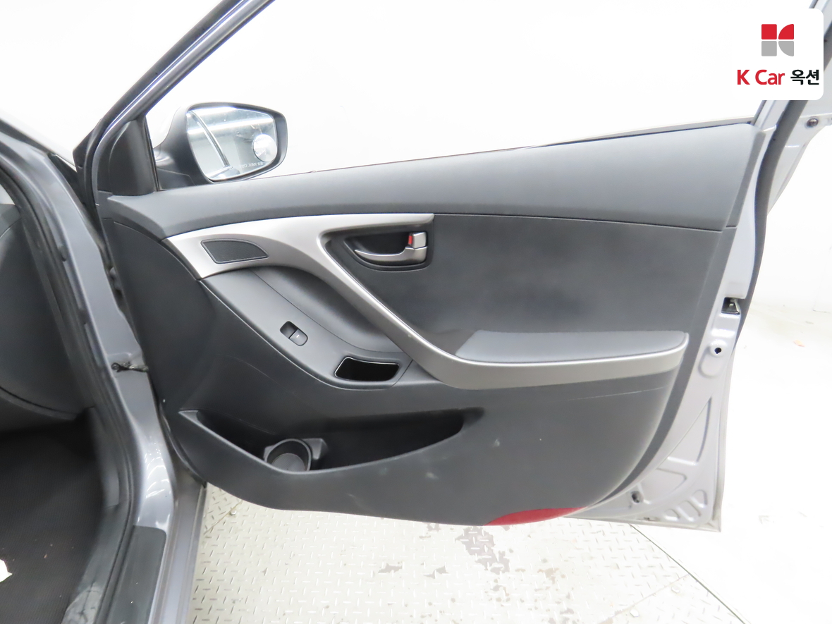 Hyundai Elantra 2012 - Image 27