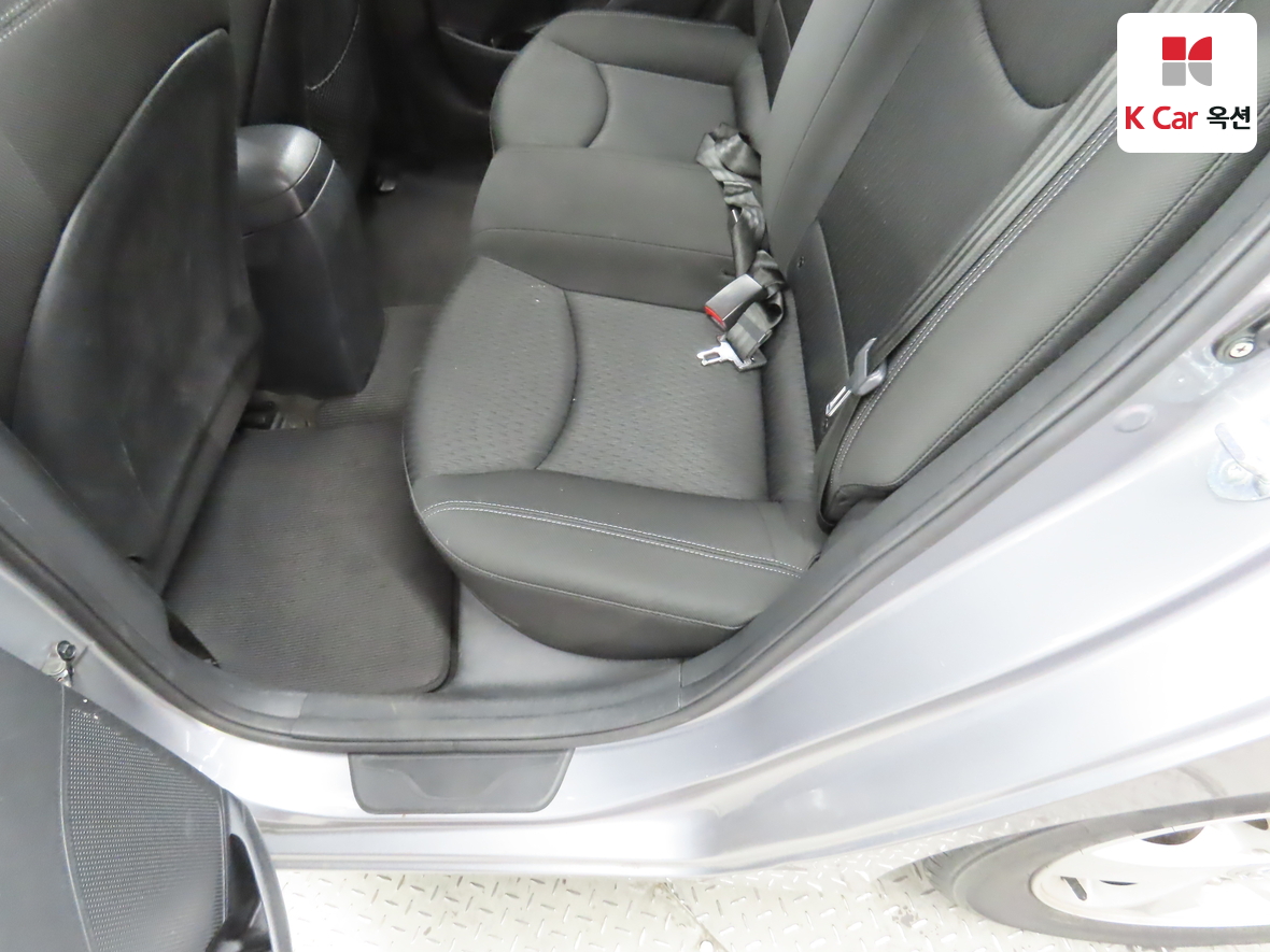 Hyundai Elantra 2012 - Image 22