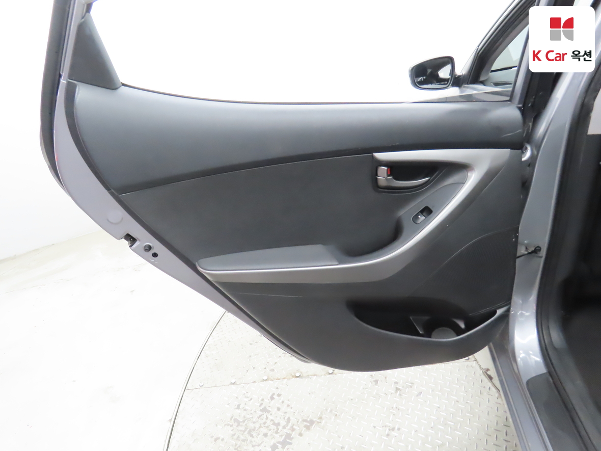 Hyundai Elantra 2012 - Image 21