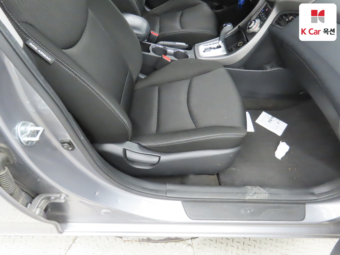Hyundai Elantra 2012 - Image 28