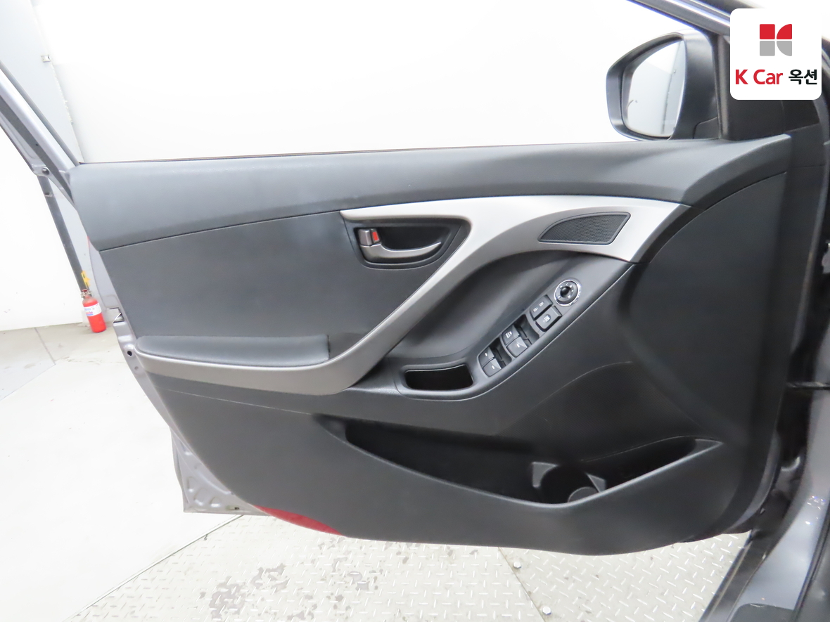 Hyundai Elantra 2012 - Image 8
