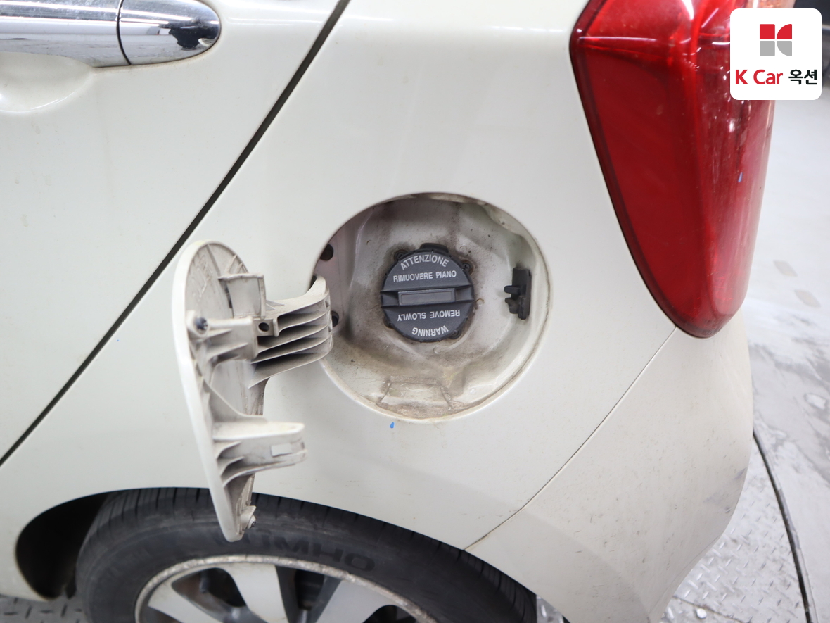 Kia Morning 2013 - Image 25