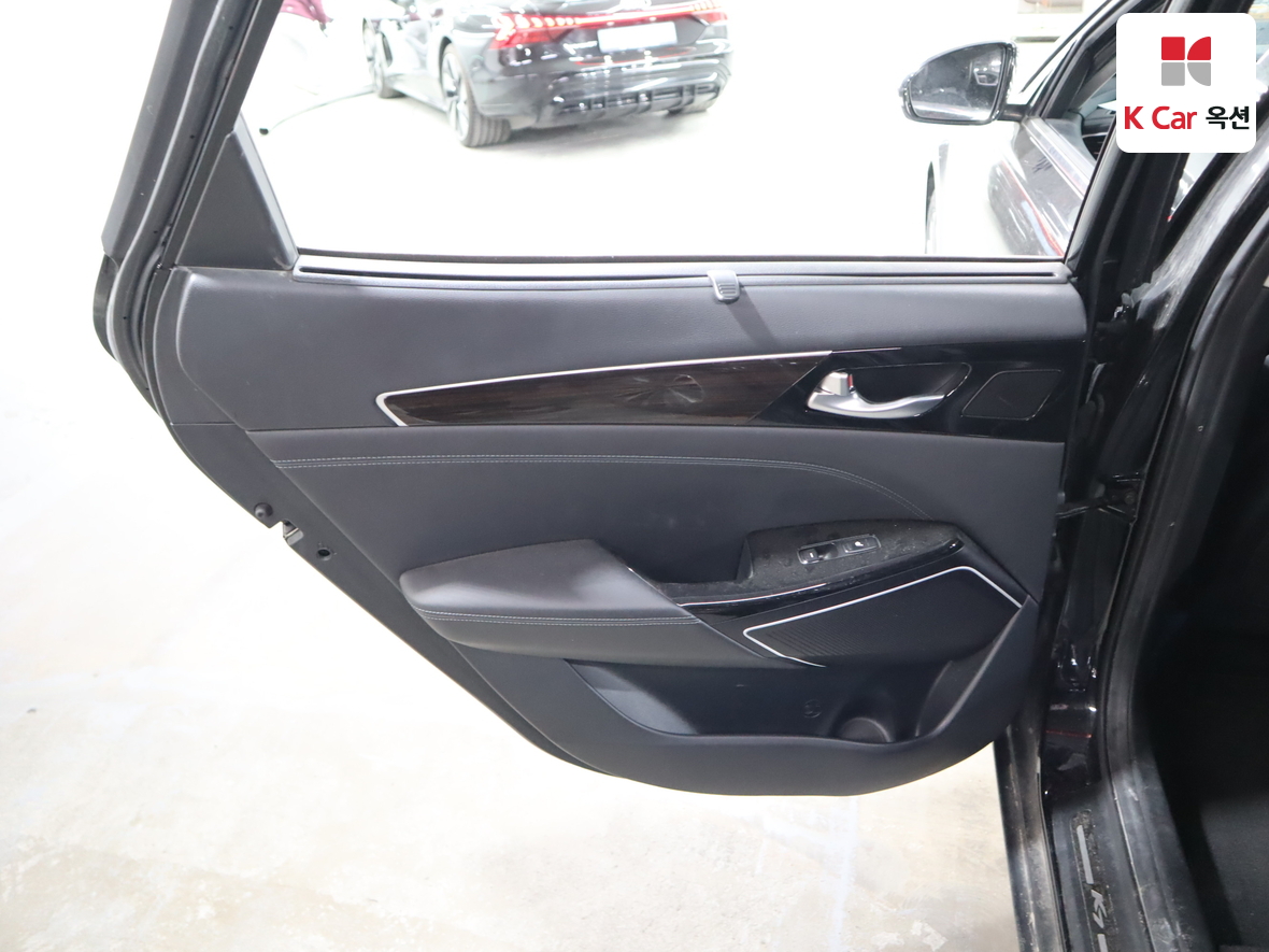 كيا K7 2018 - صورة 23