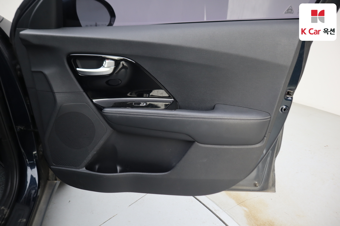 كيا نيرو - 28