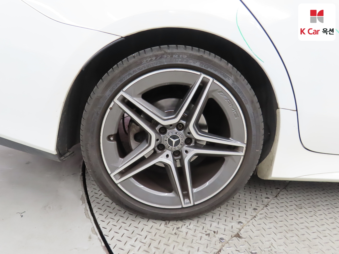 Mercedes-Benz CLS-Class - 49