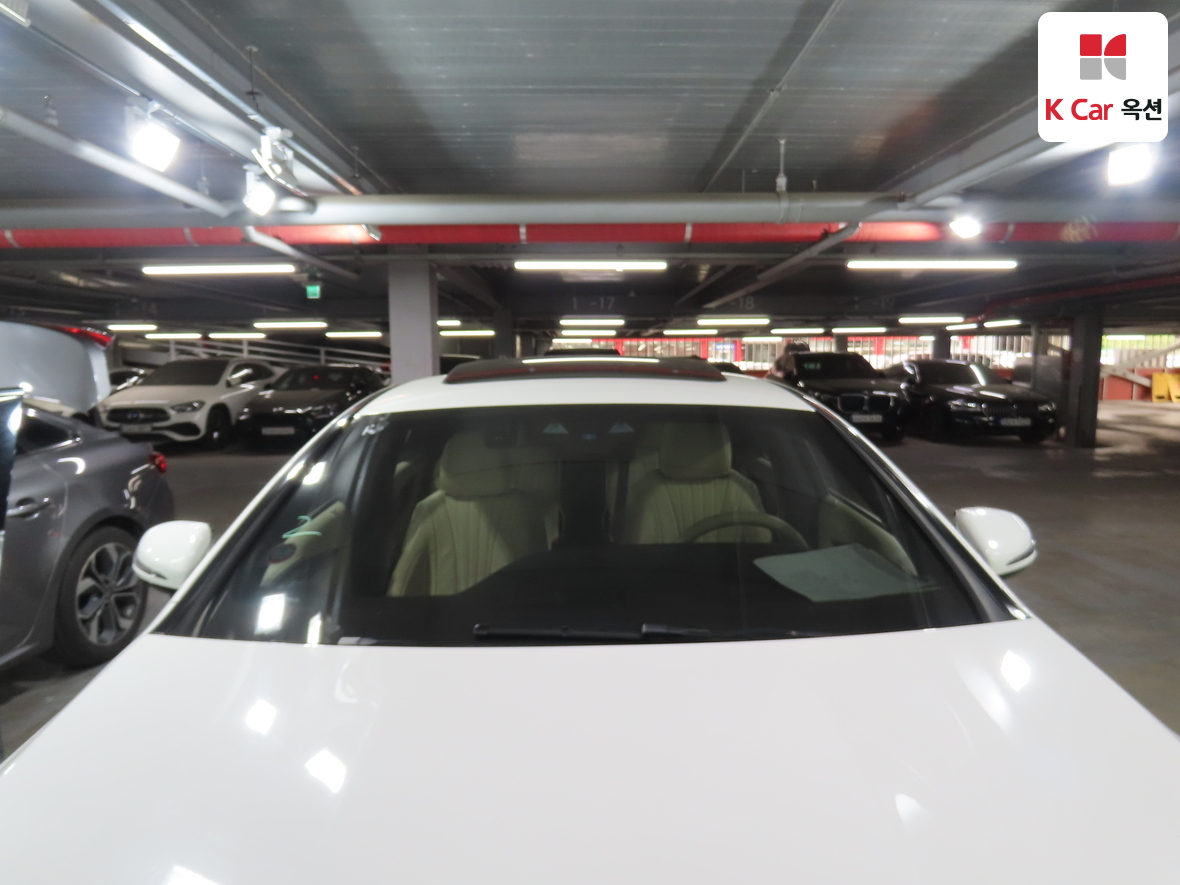 Mercedes-Benz CLS-Class - 38